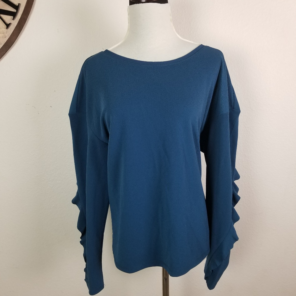 NWT BAR III Ruffle Sleeve, V-back Sweater, XXL